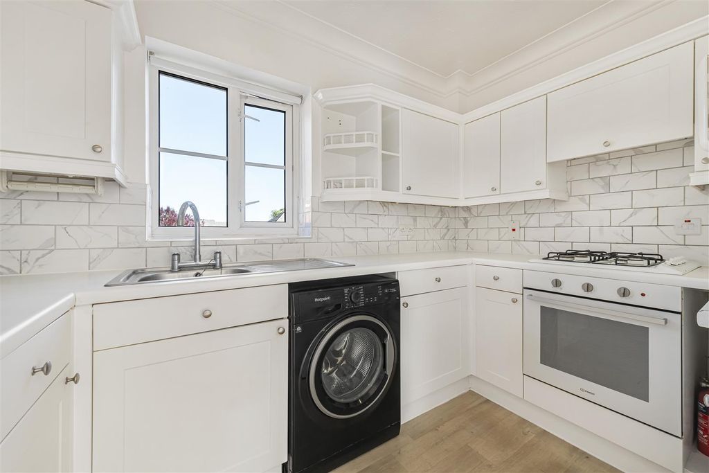 Property photo 3 of 10 11_65110.Jpg