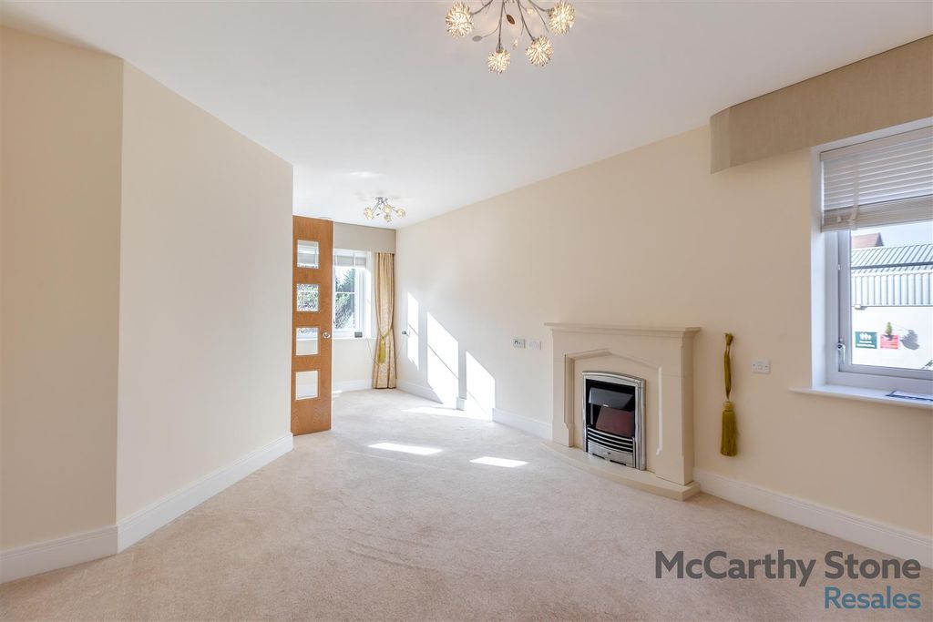 Property photo 2 of 20 8668330-Interior02.Jpg