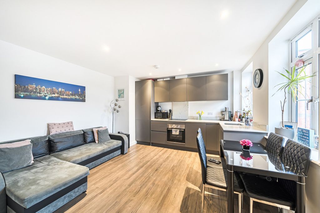 Property photo 2 of 19 1403754-10-697763...