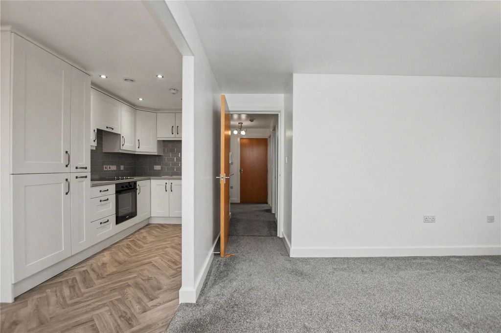 Additional image 10 of 2 bed flat for salePavilion Gardens, Farsley, Pudsey LS28