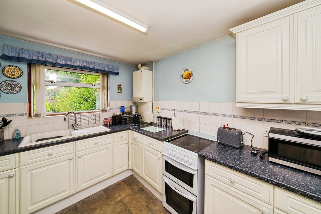 Property photo 3 of 17