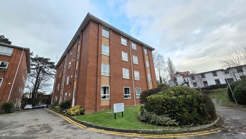 Property photo 1 of 9 Leckhampton Place, Cheltenham - Spacious One Bed Apartment