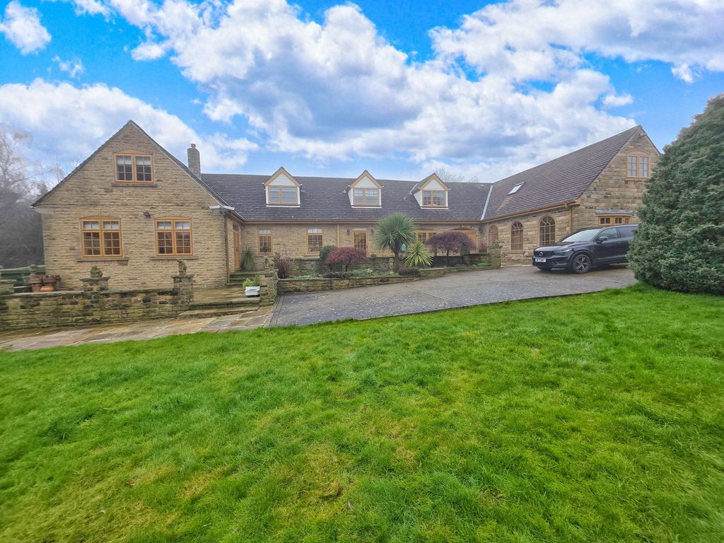 Property photo 2 of 40