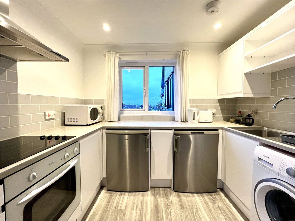 Property photo 3 of 6 Kitchen