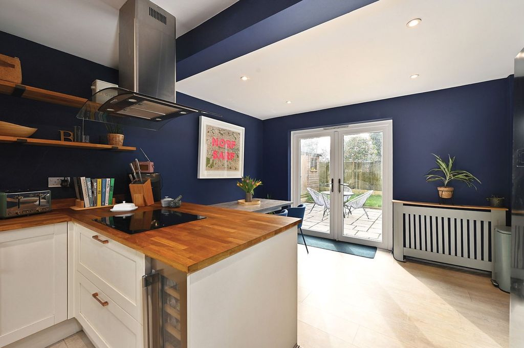 Property photo 3 of 27