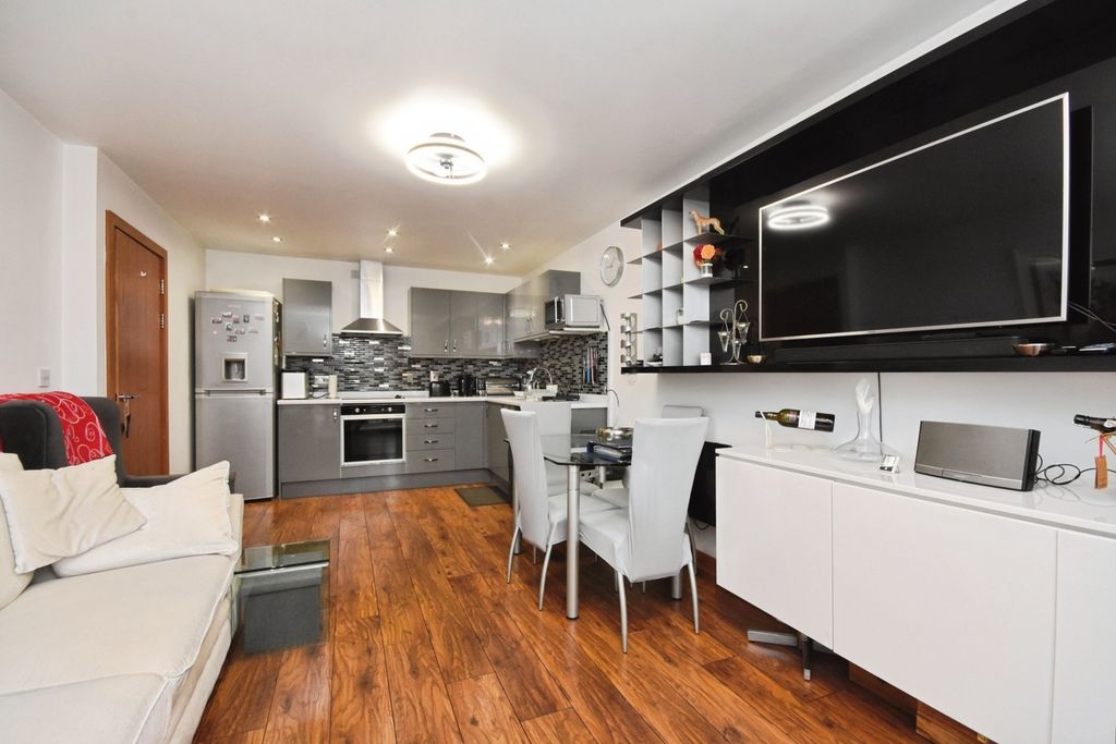 Property photo 2 of 17 Kitchen/Lounge