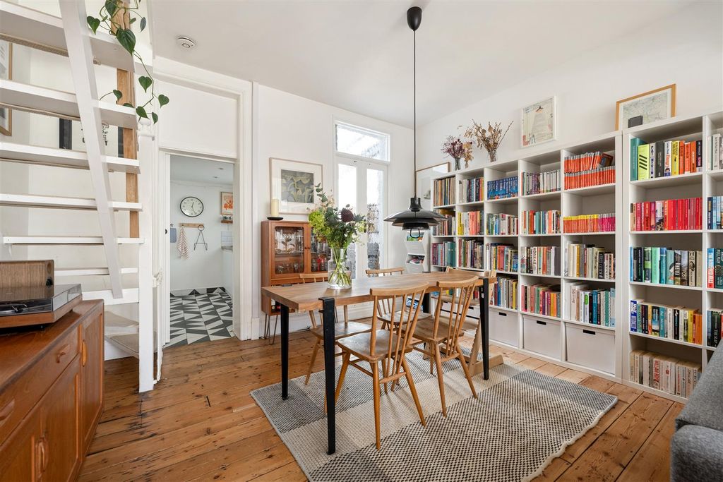 Property photo 3 of 36 Kingsland Road, E13