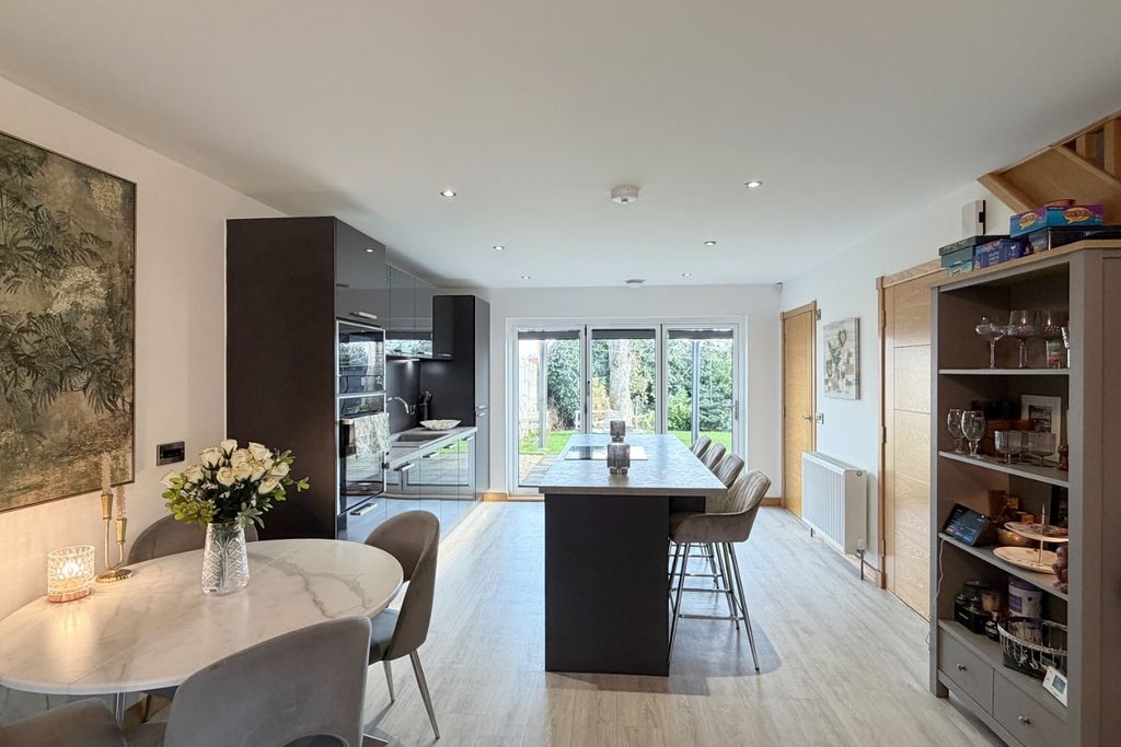 Property photo 2 of 33