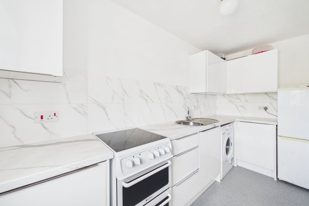 Property photo 2 of 6 Picture No. 03