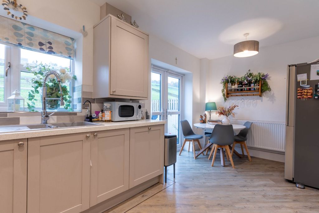 Property photo 2 of 39 Picture No. 13