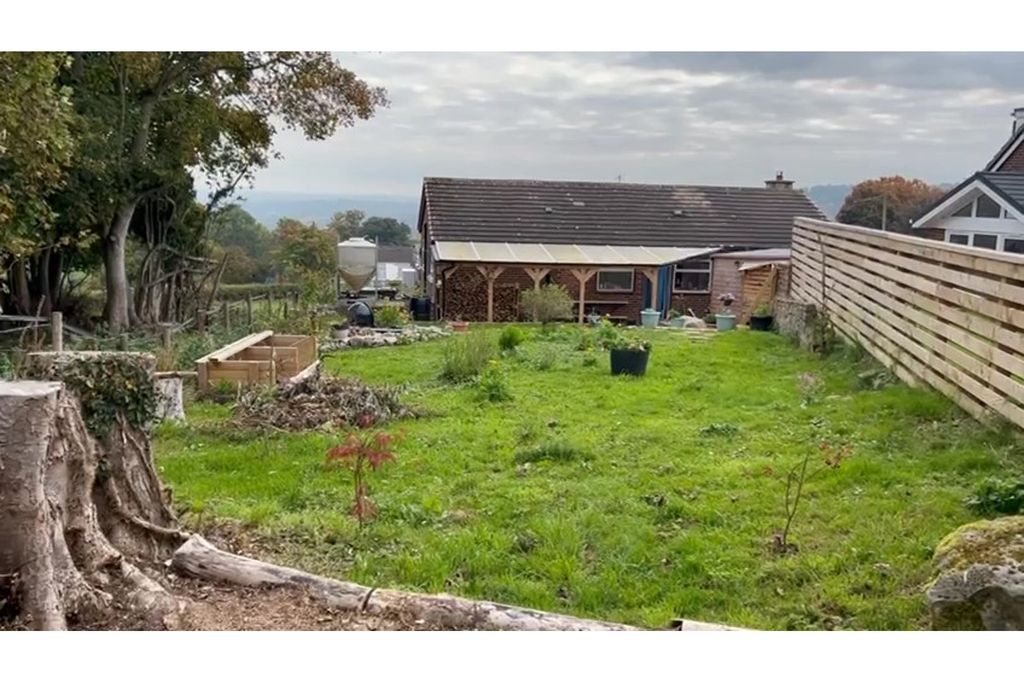 Property photo 2 of 22 Landscaped  Gardens