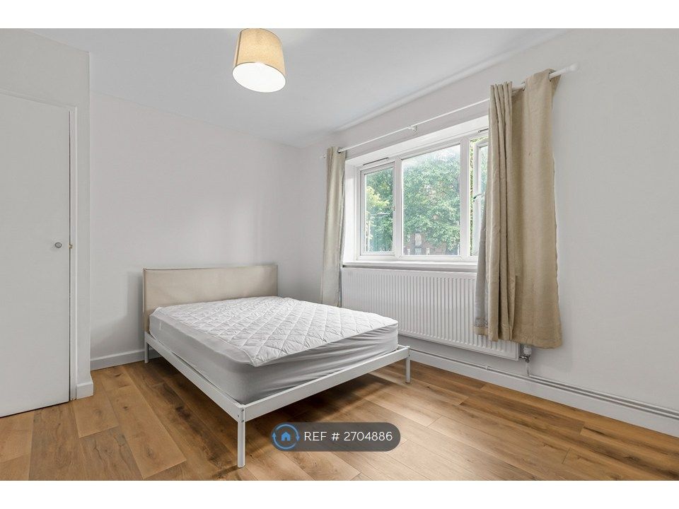 Property photo 1 of 18 Room 1 (Available 12th December)