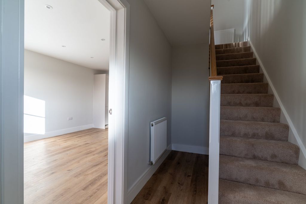 Property photo 3 of 30