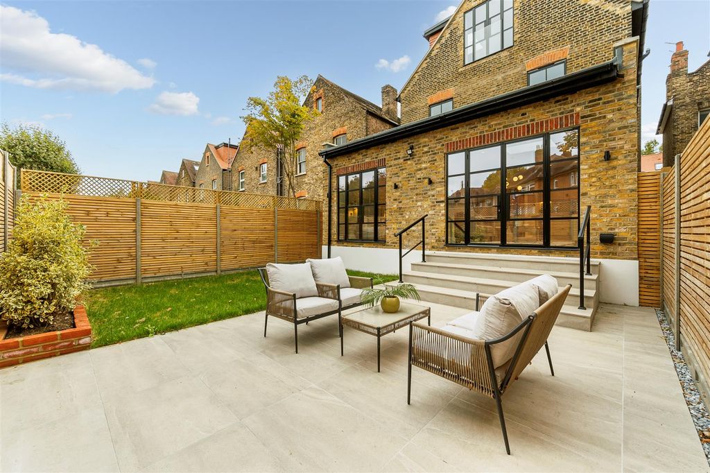 Property photo 2 of 21 7 Woodgrange Avenue Flat 2 (10).Jpg