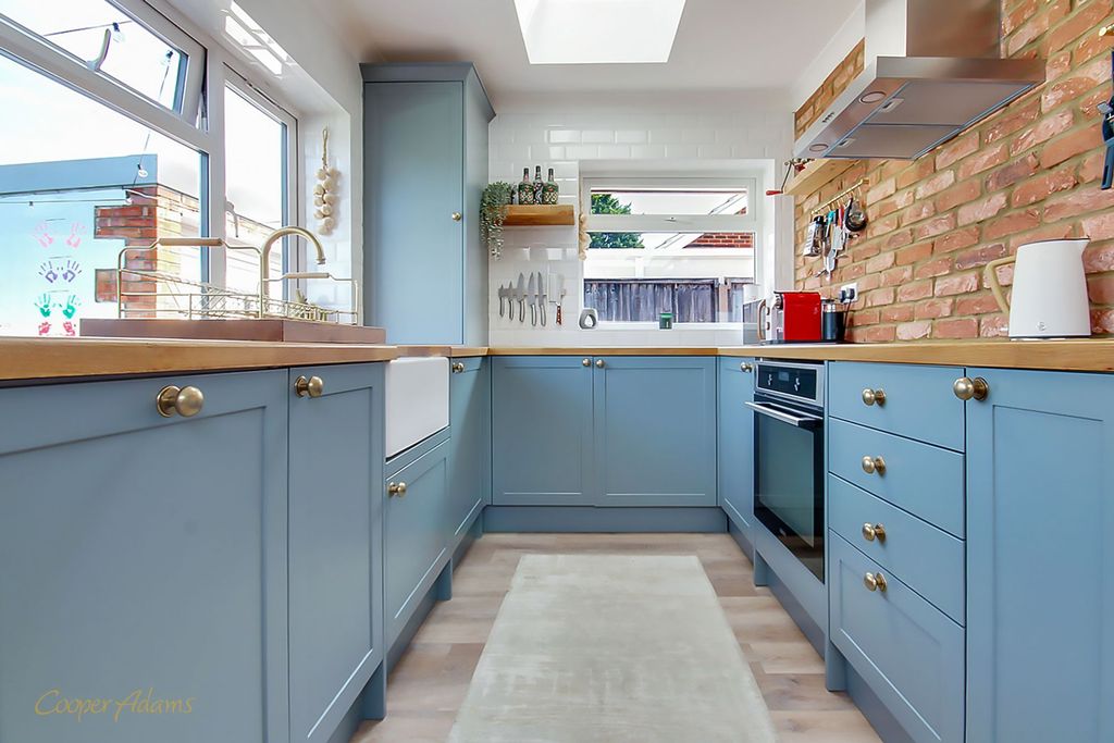 Property photo 2 of 11 Kitchen