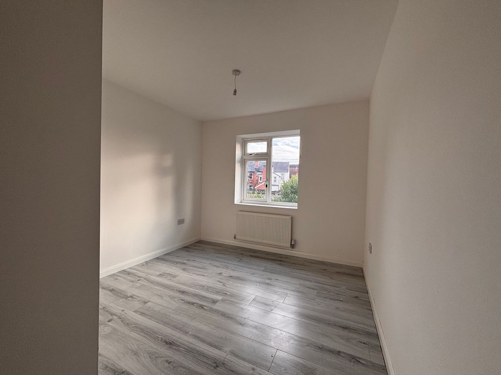 Property photo 3 of 7 Main Bedroom With Ensuite