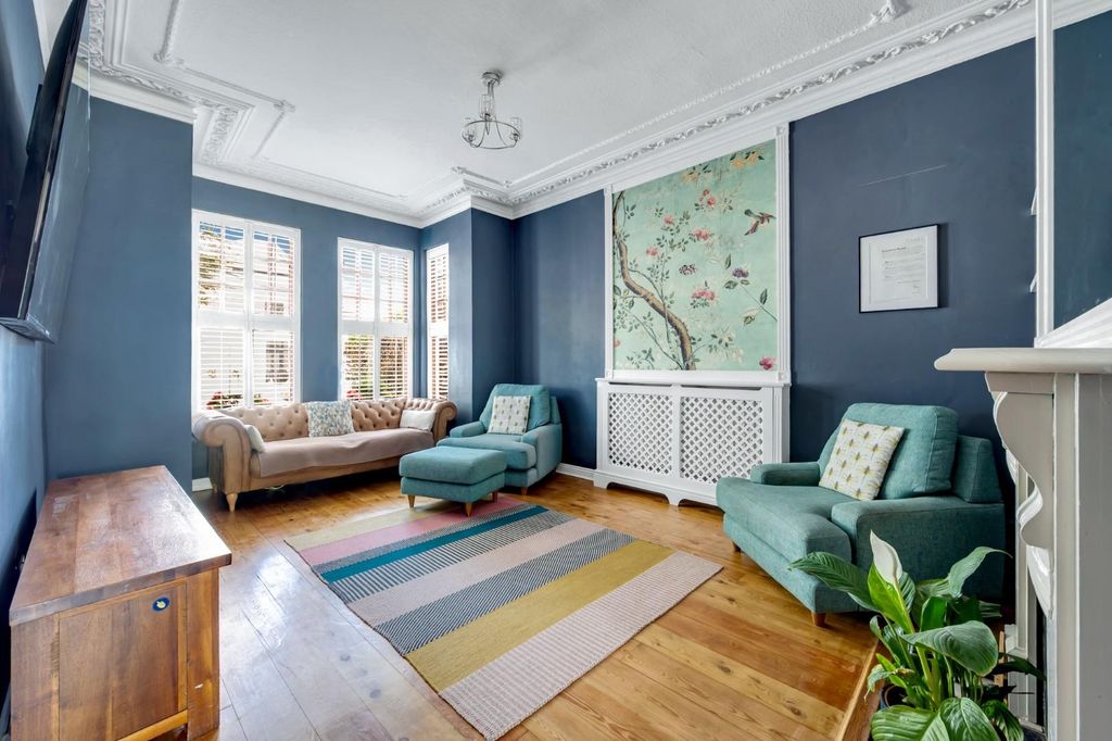 Property photo 2 of 24 118 Wellesley Road-3.Jpg