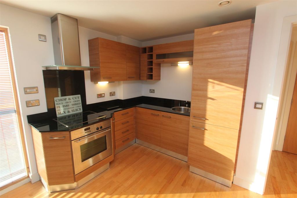 Property photo 2 of 7 Kitchen.Jpg