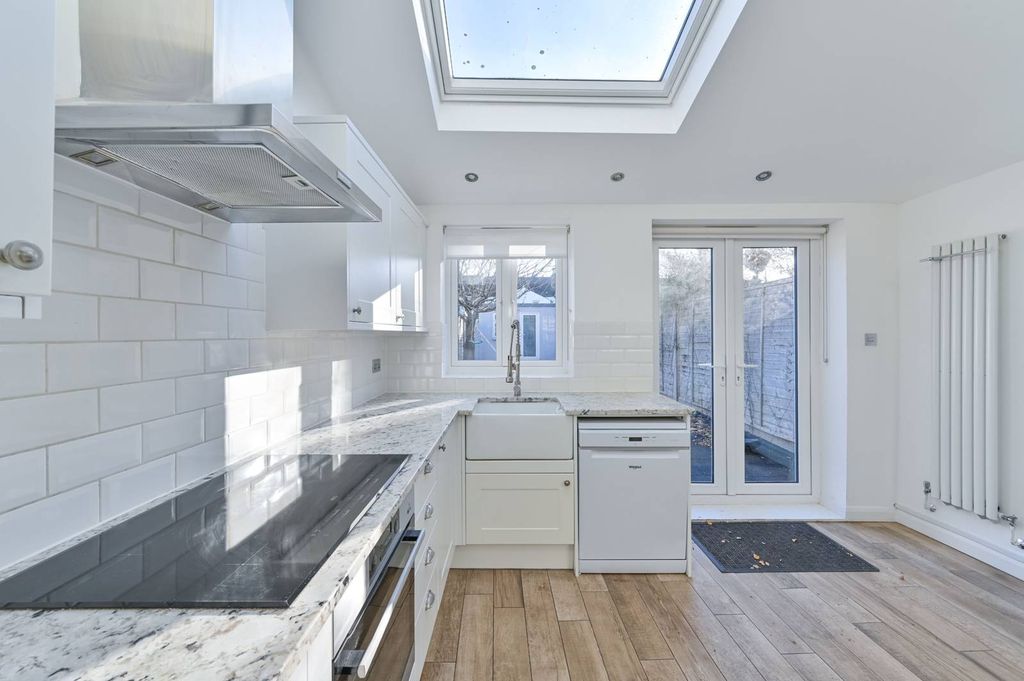 Property photo 3 of 34