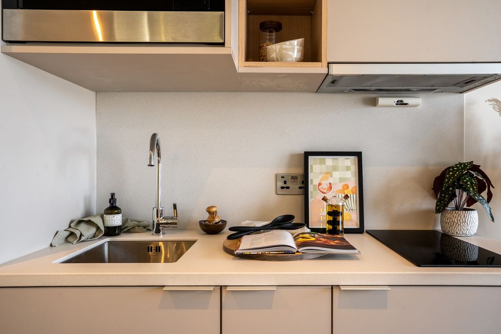 Property photo 2 of 21 Kitchen
