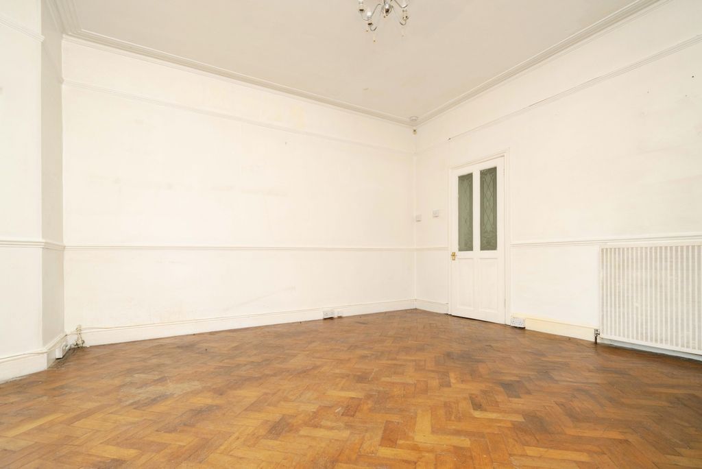 Property photo 3 of 17 Photo