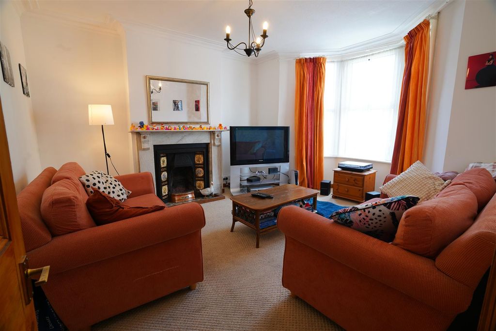 Property photo 2 of 12 Lounge.Jpg