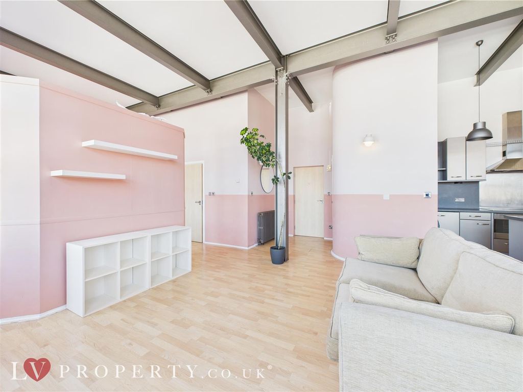 Property photo 2 of 9 Cam05016G0-Pr0070-St