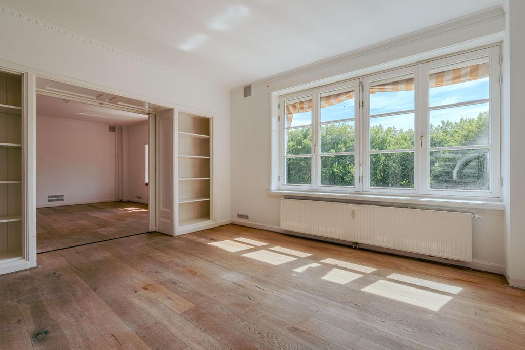 Property photo 2 of 43