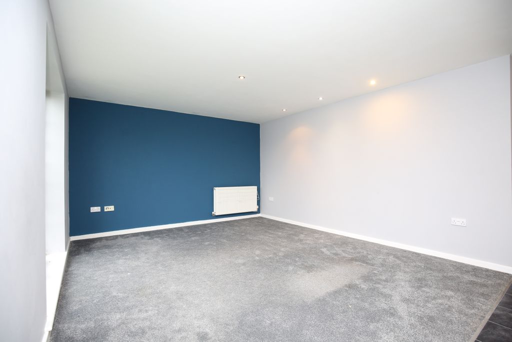 Property photo 3 of 12 4X8A4475