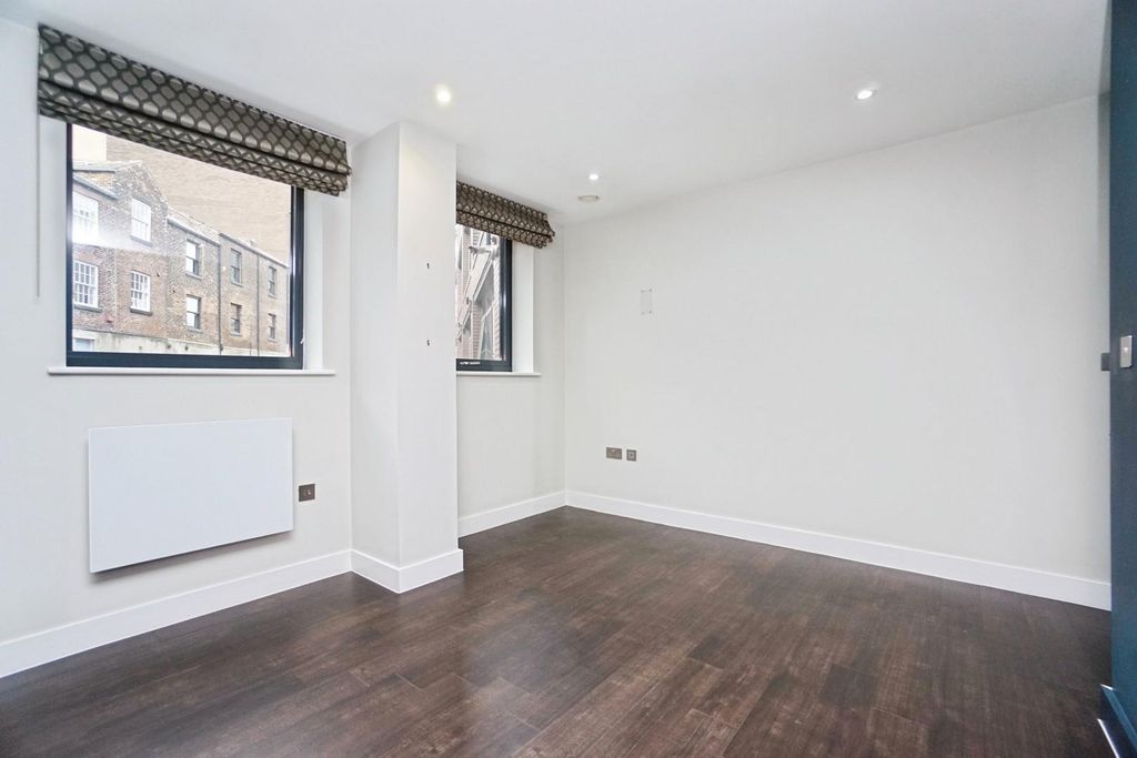 Property photo 2 of 21 Bedroom 1