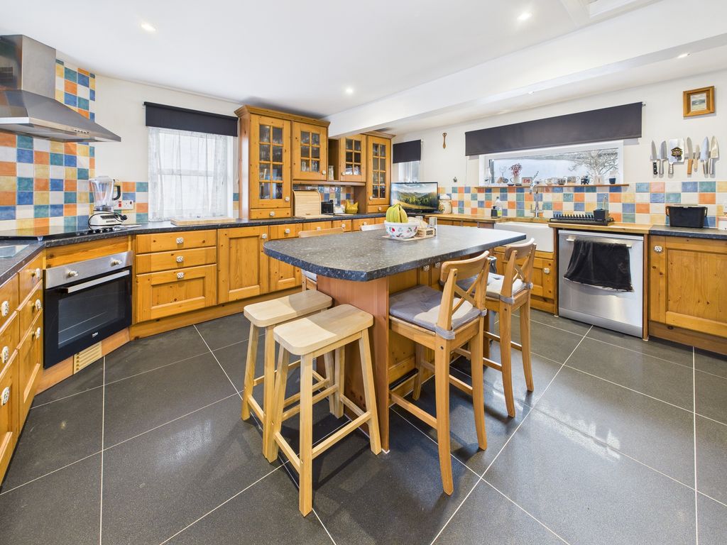 Property photo 3 of 21 Cam03481G0-Pr0129-Still001