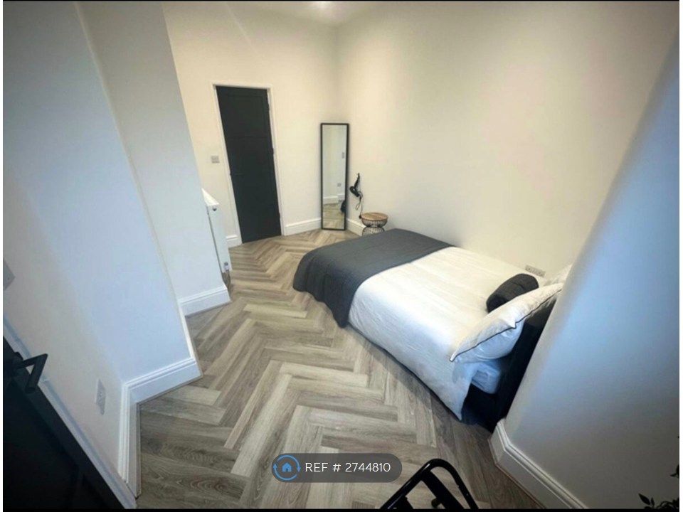 Property photo 3 of 5 Bedroom