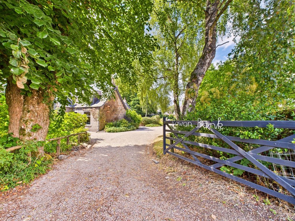 Property photo 3 of 43