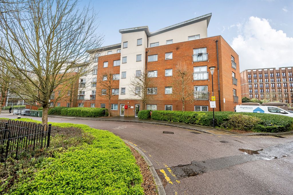 Property photo 1 of 9