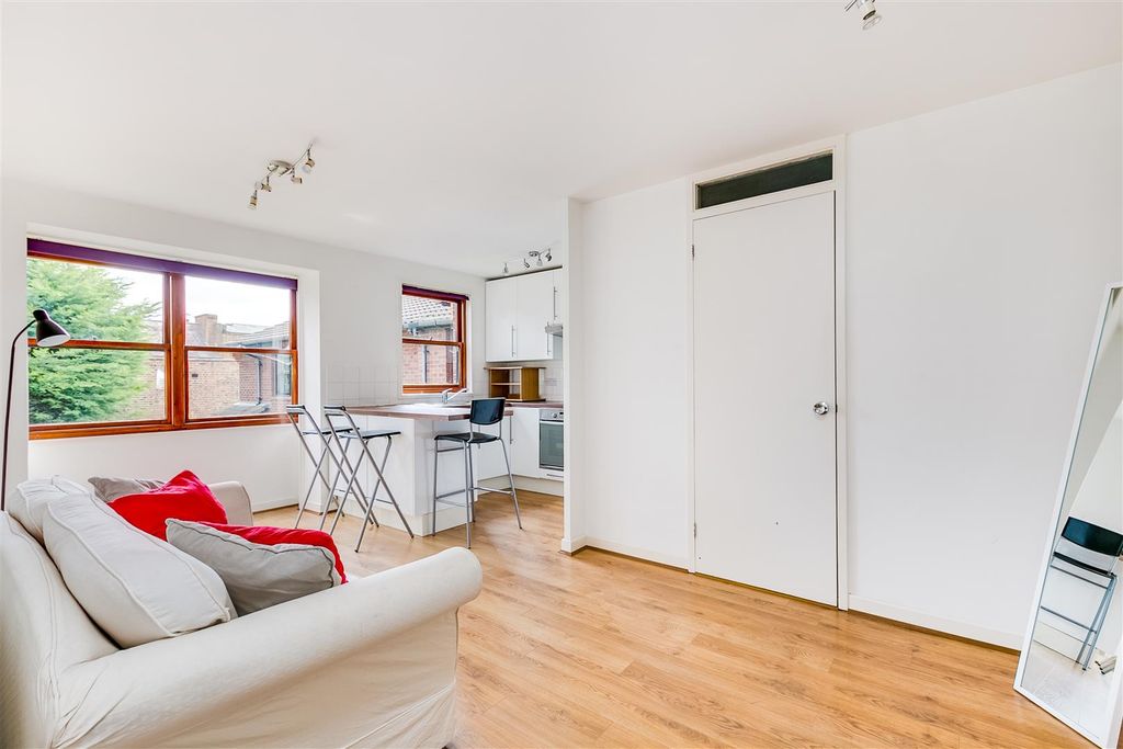 Property photo 2 of 7