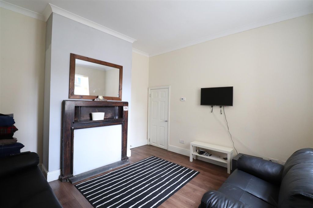 Property photo 3 of 21 Lounge