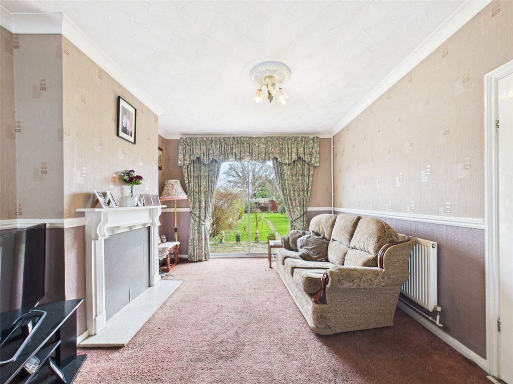 Property photo 3 of 14 Through Lounge