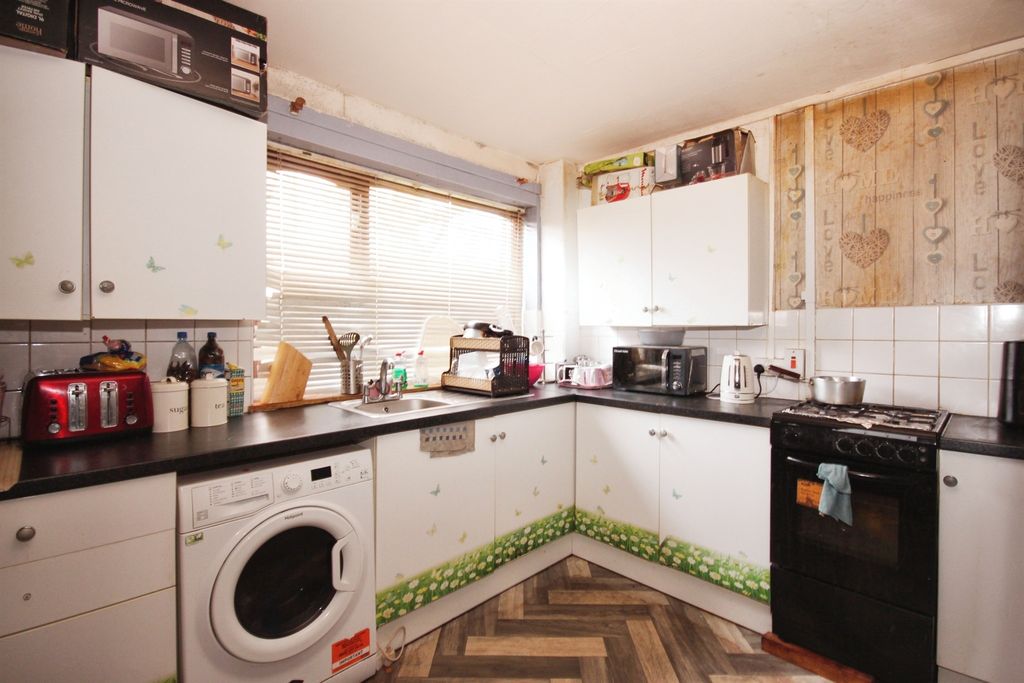 Property photo 3 of 14