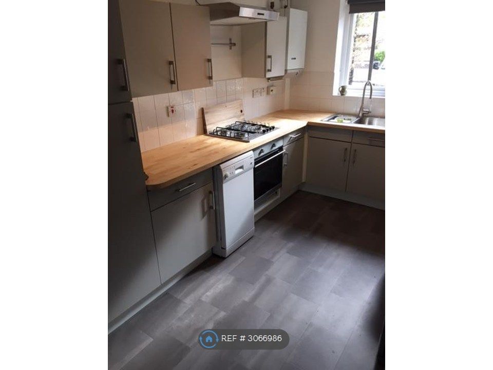 Property photo 3 of 17 Kitchen