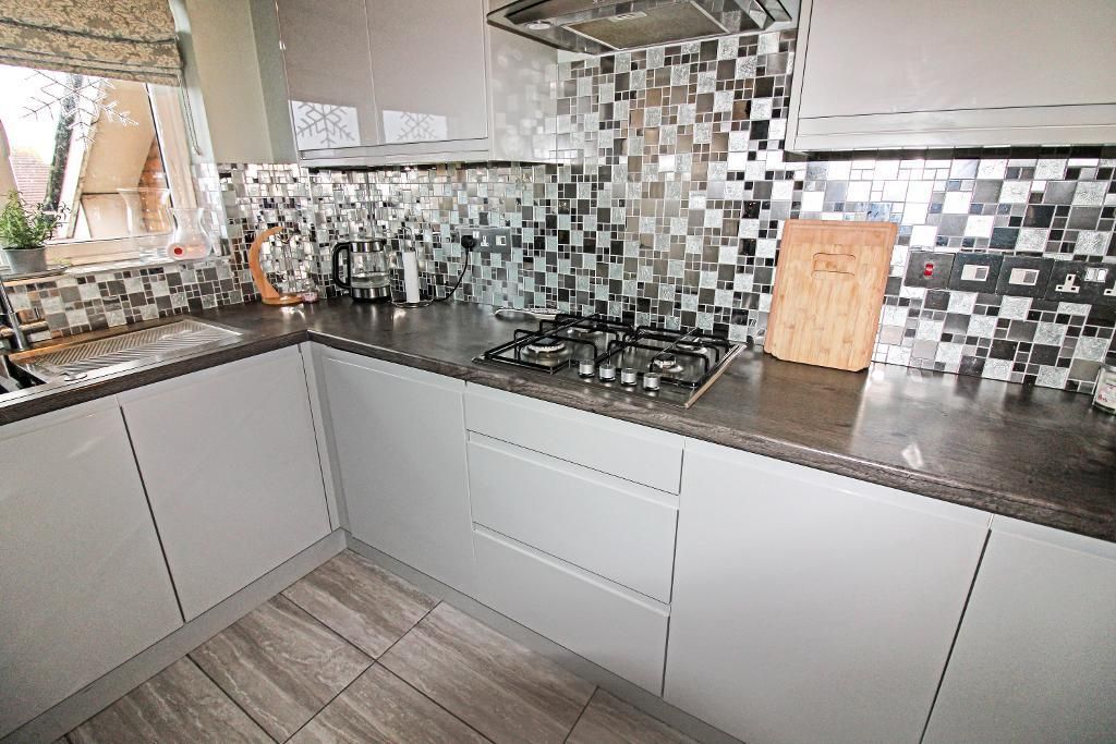 Property photo 2 of 7 Kitchen