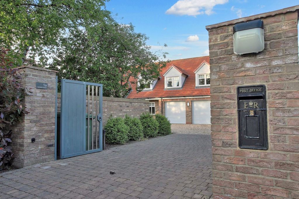 Property photo 2 of 17