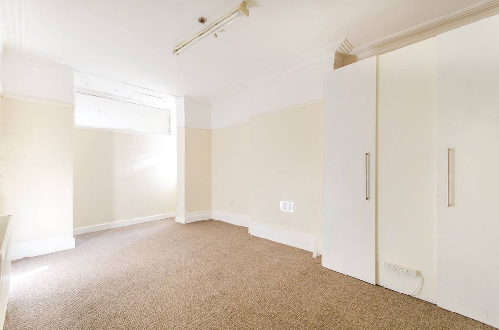 Property photo 2 of 3