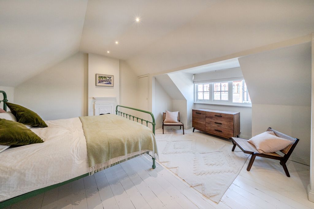 Property photo 3 of 10 1439903-19-69d67B...