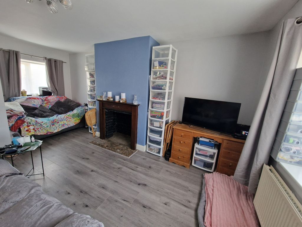 Property photo 2 of 11 Living Room