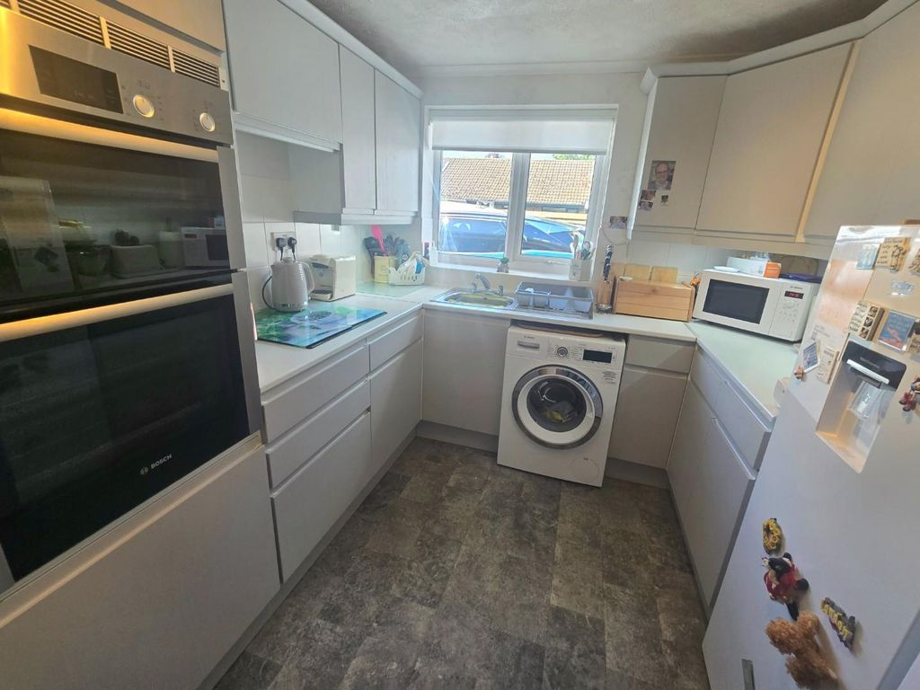 Property photo 3 of 15 Kitchen
