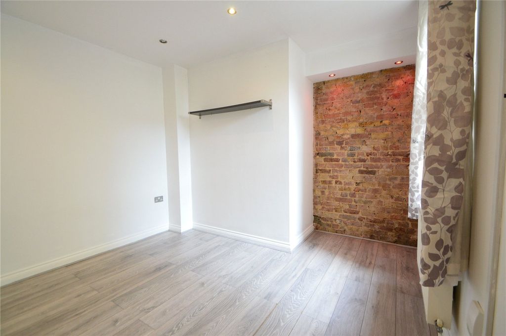 Property photo 3 of 6 Picture No. 25