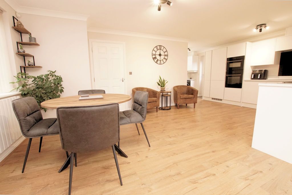 Property photo 3 of 19 Kitchen