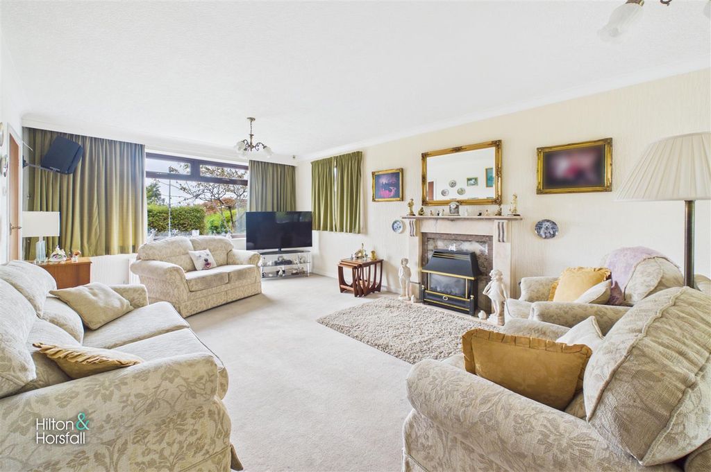 Property photo 3 of 22 Harewood Avenue