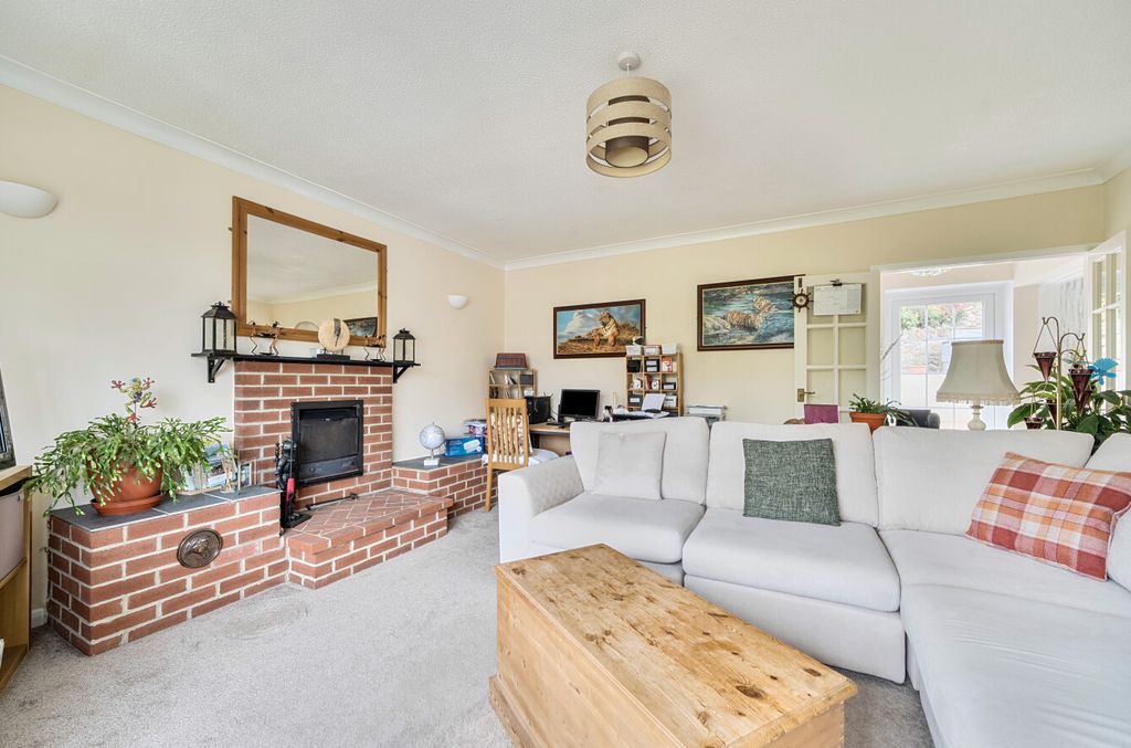 Property photo 3 of 17 3 - 1365899-12-68Ece8...