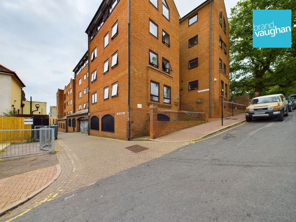 Property photo 1 of 8 External